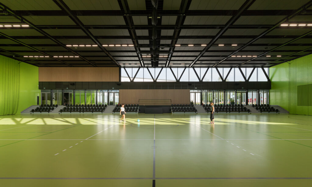 Hala widowiskowo-sportowa w Książu Wielkopolskim - wnętrze
