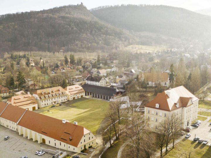 Centrum Muzealno-Edukacyjne Karkonoskiego Parku Narodowego — Pałac Sobieszów