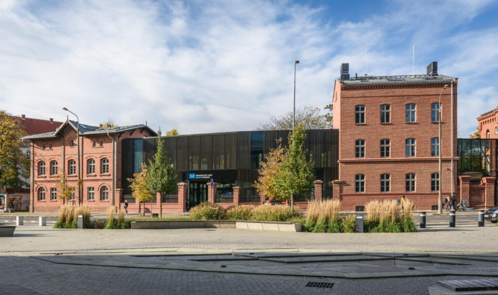 Budowa kampusu Uniwersytetu WSB Merito Poznań obejmująca przebudowę i rozbudowę istniejących budynków