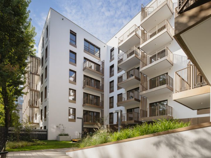Nadbudowa i rozbudowa budynku biurowego — Taczaka 5