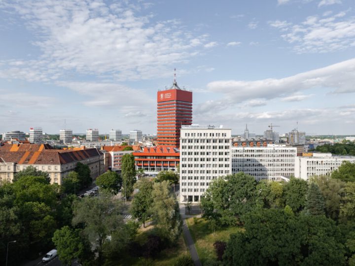 Akademik przy al. Niepodległości
